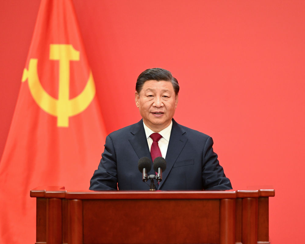 10月23日，剛剛在中國共產黨第二十屆中央委員會第一次全體會議上當選的中共中央總書記習近平和中共中央政治局常委李強、趙樂際、王滬寧、蔡奇、丁薛祥、李希在北京人民大會堂同采訪中共二十大的中外記者親切見面。這是習近平發表重要講話。新華社記者 李學仁 攝.jpg