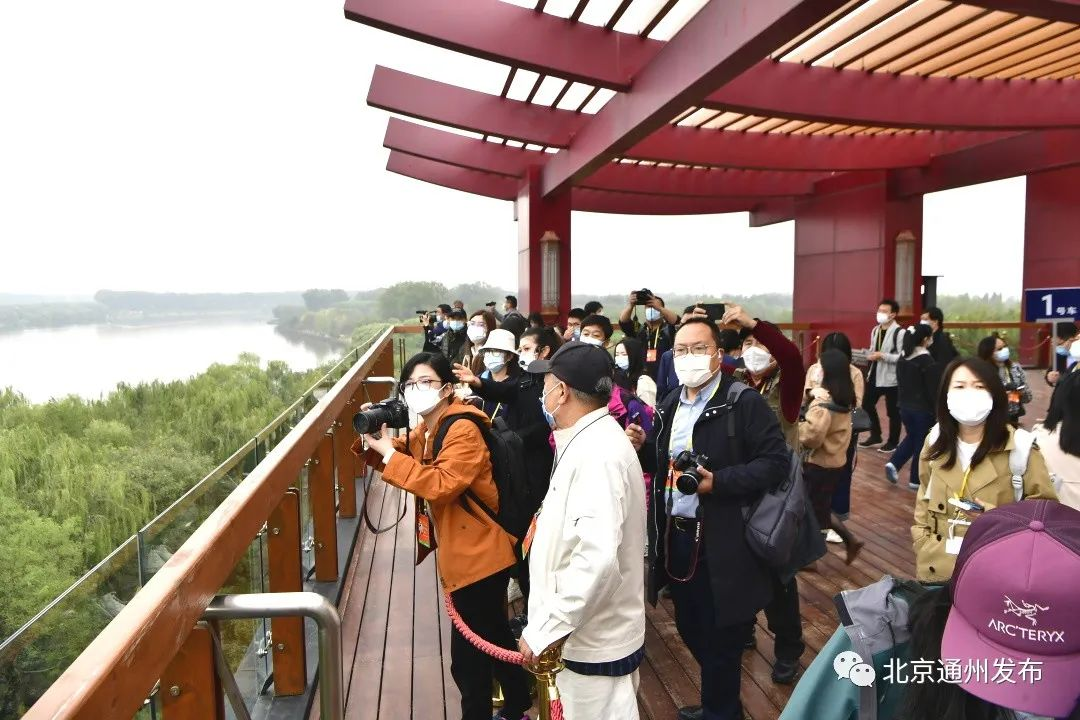 黨的二十大新聞中心組織中外媒體記者走進城市副中心，感受“千年之城”高質量發展.png